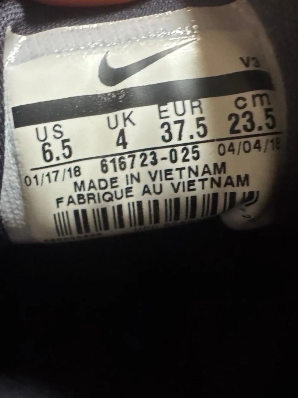 Nike Women's Black and Purple Athletic Sneakers